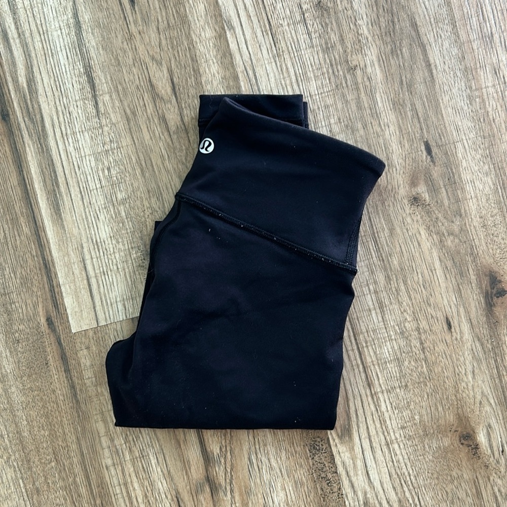 Lululemon Low rise wunder under size 2 in 28” length.